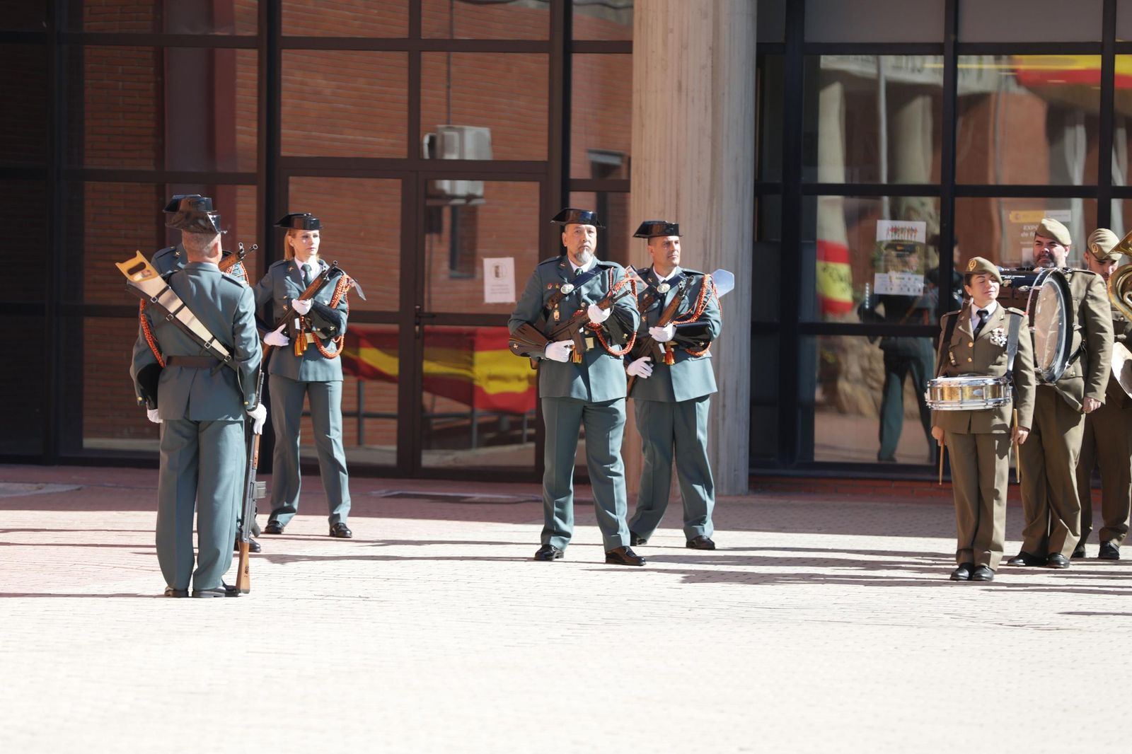 Salamanca rinde honores a la Guardia Civil en la Celebración de su Patrona