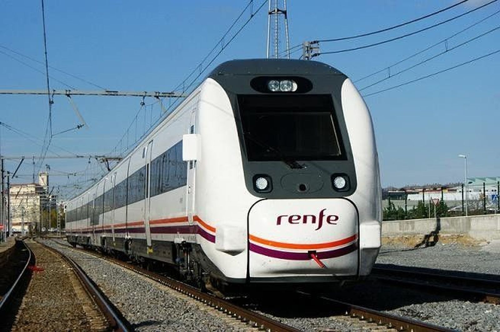 Tren de Renfe en una foto de archivo Tren de Renfe en una foto de archivo