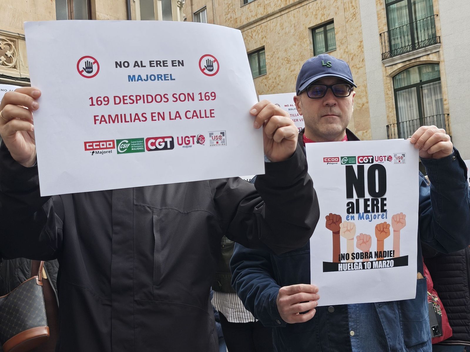 Posibles trabajadores afectados por el ERE de Majorel se manifiestan en Salamanca