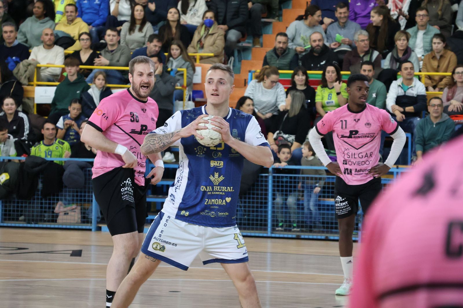 GALERÍA | El BM Zamora se juega consolidar el liderazgo frente a los asturianos del Auto-Center Principado Vetusta