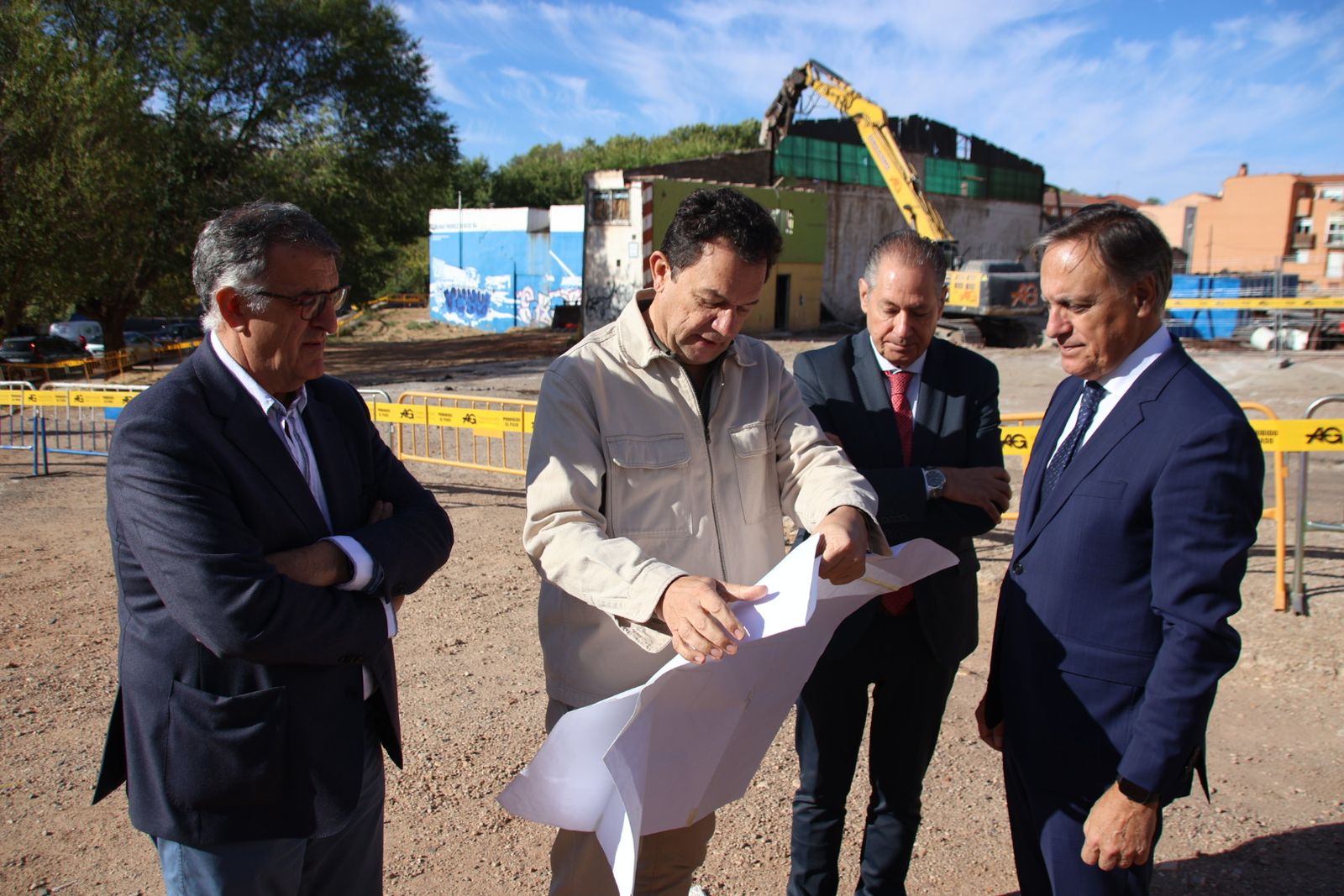 El alcalde de Salamanca, Carlos García Carbayo, visita las obras de urbanización de la Unidad de Acción Nº 2 del PERI 7