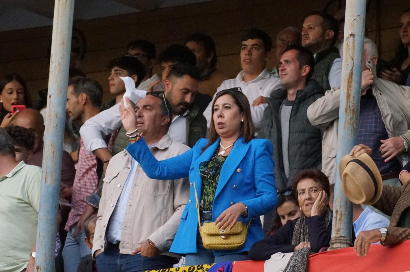 resumen-fotografico-del-ambiente-en-los-tendidos-de-la-glorieta-durante-la-corrida-concurso-22-de-septiembre-fotos-juanes-21