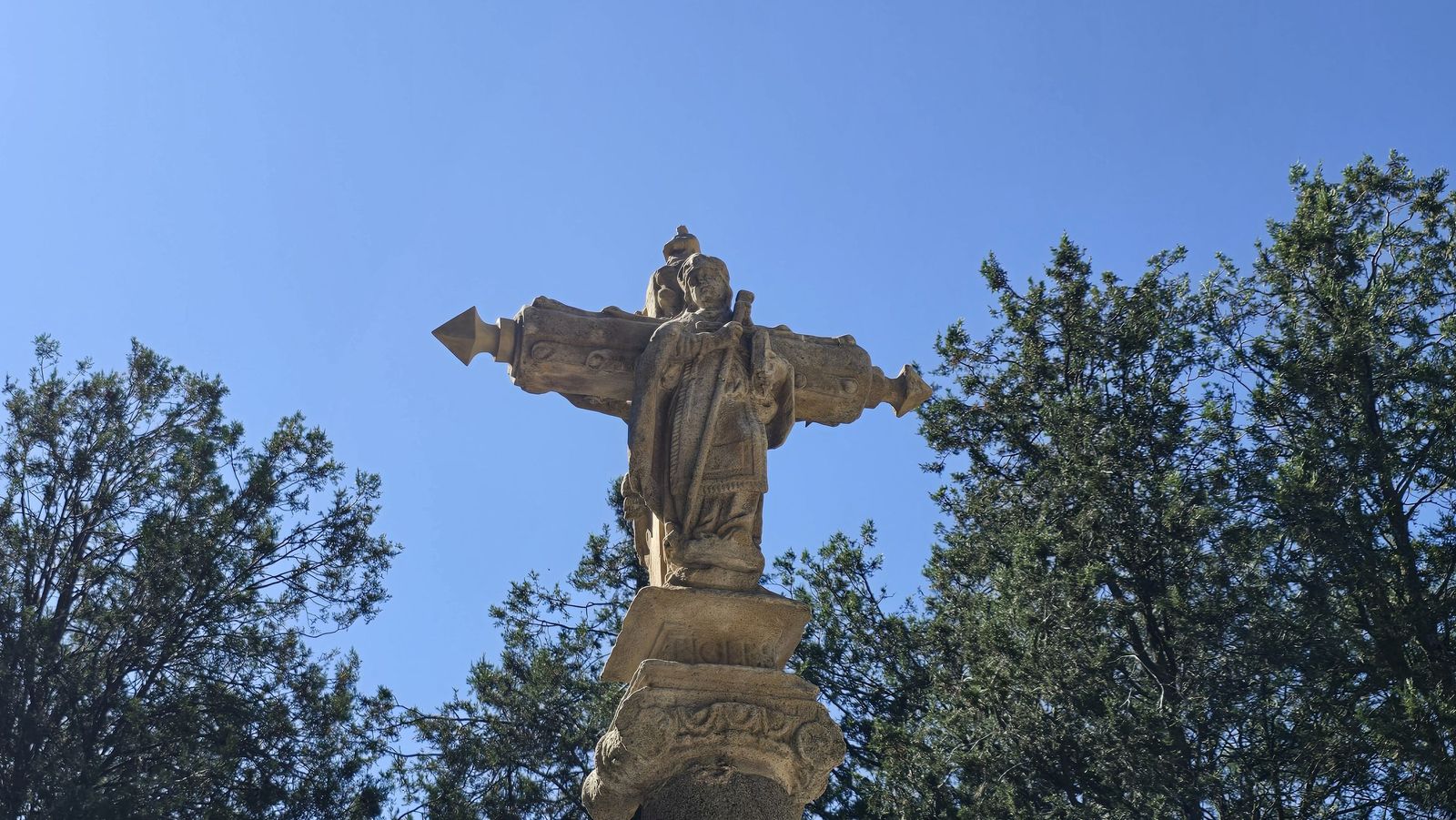 Restauración del crucero de San Cebrián en el Cementerio San Carlos Borromeo
