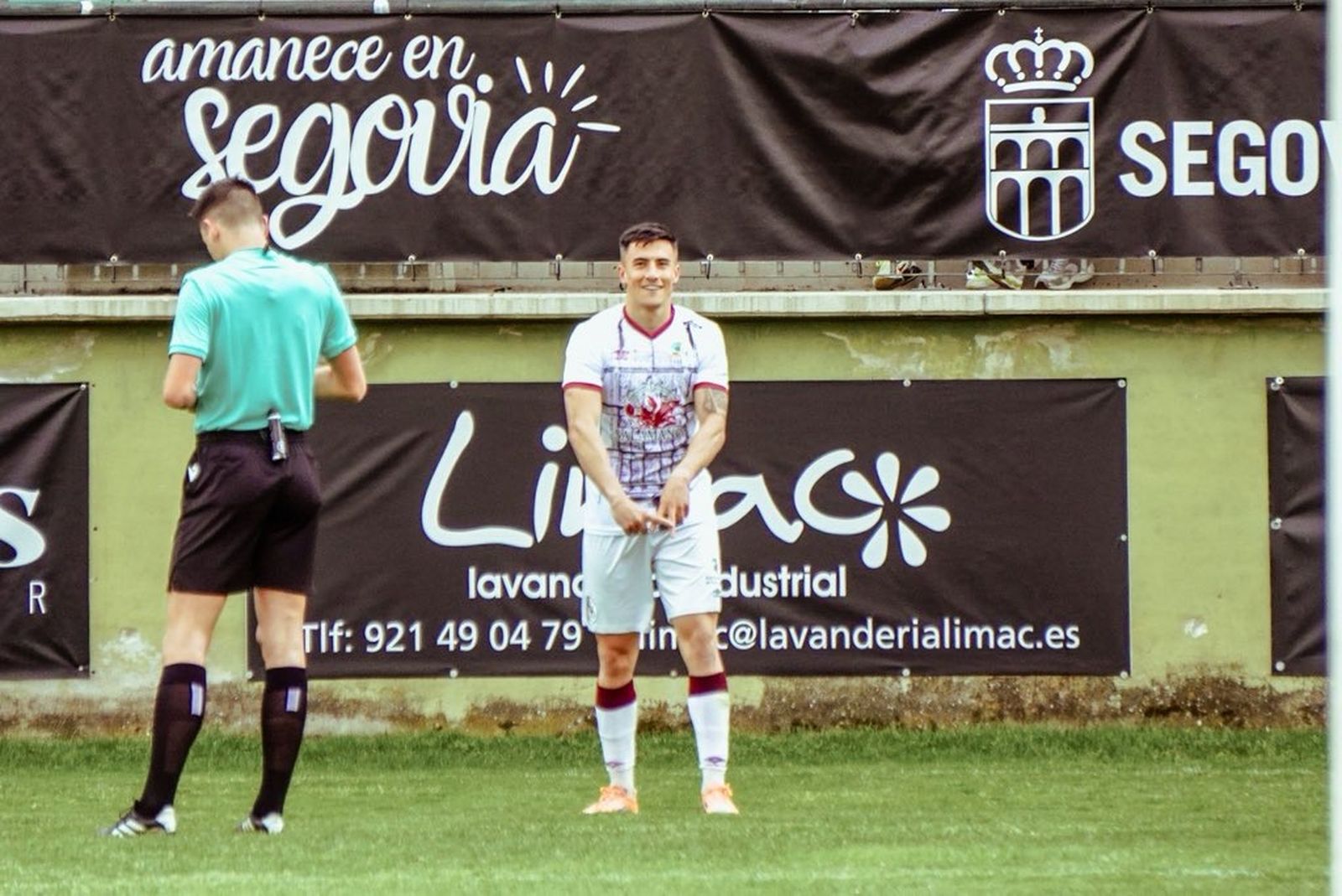 Miguel Serrano celebra el 0-1 ante la Gimnástica Segoviana