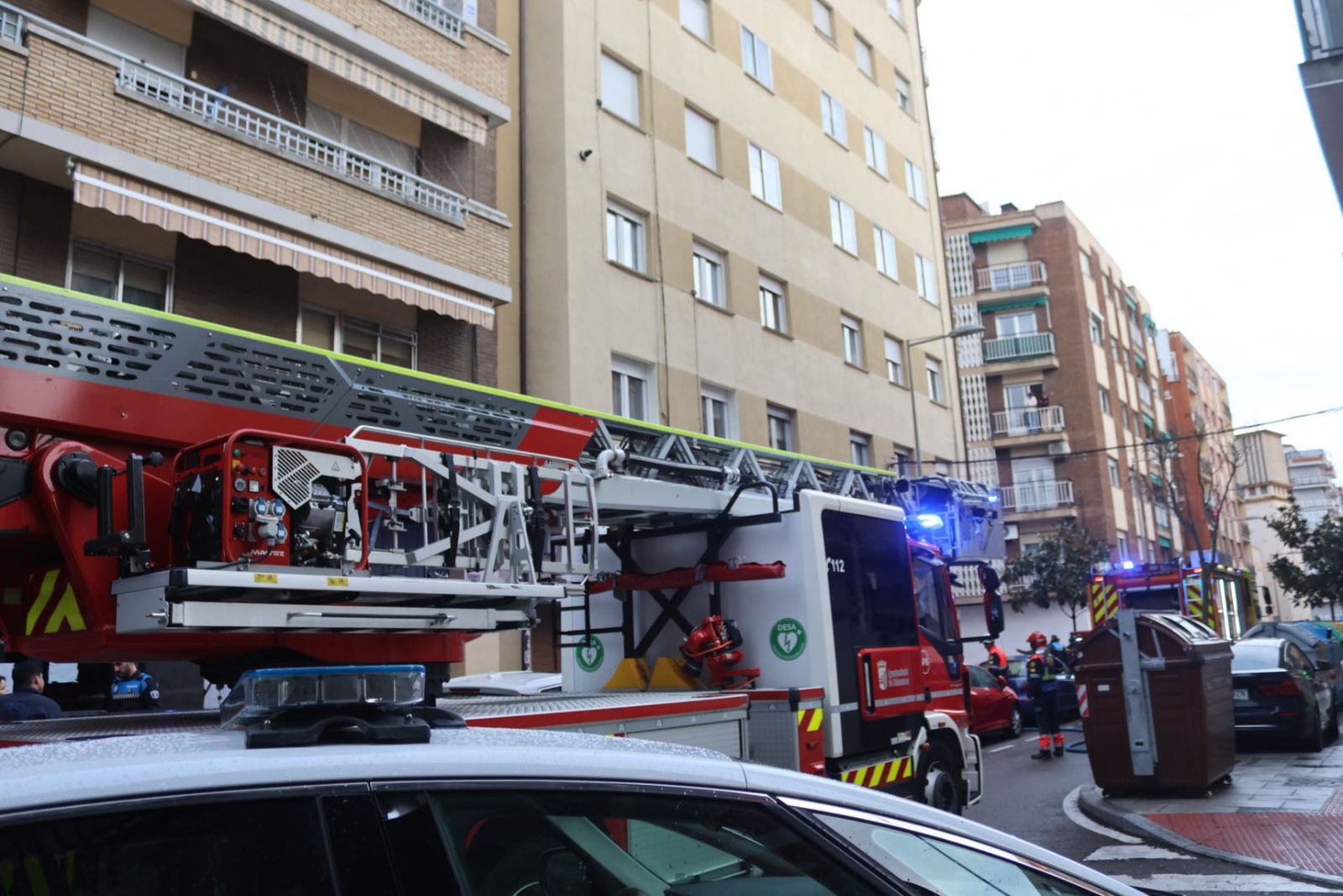 El incendio de un patinete eléctrico provoca el desalojo de un edificio en la calle Bolívar