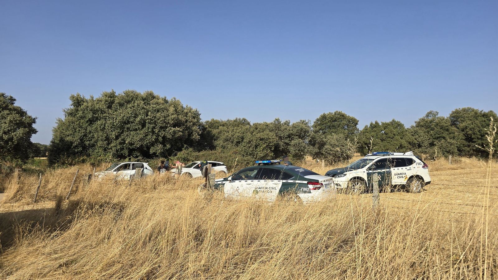 Sigue la rave con cientos de campistas en el entorno del pantano de Santa Teresa