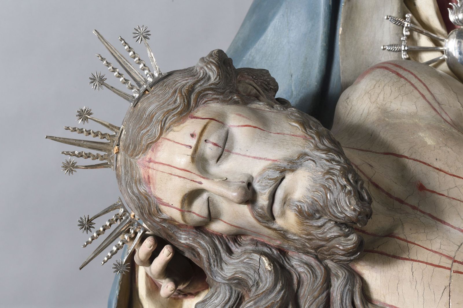 Detalle de la cabeza del cristo antes de la restauraciu00f3n,0