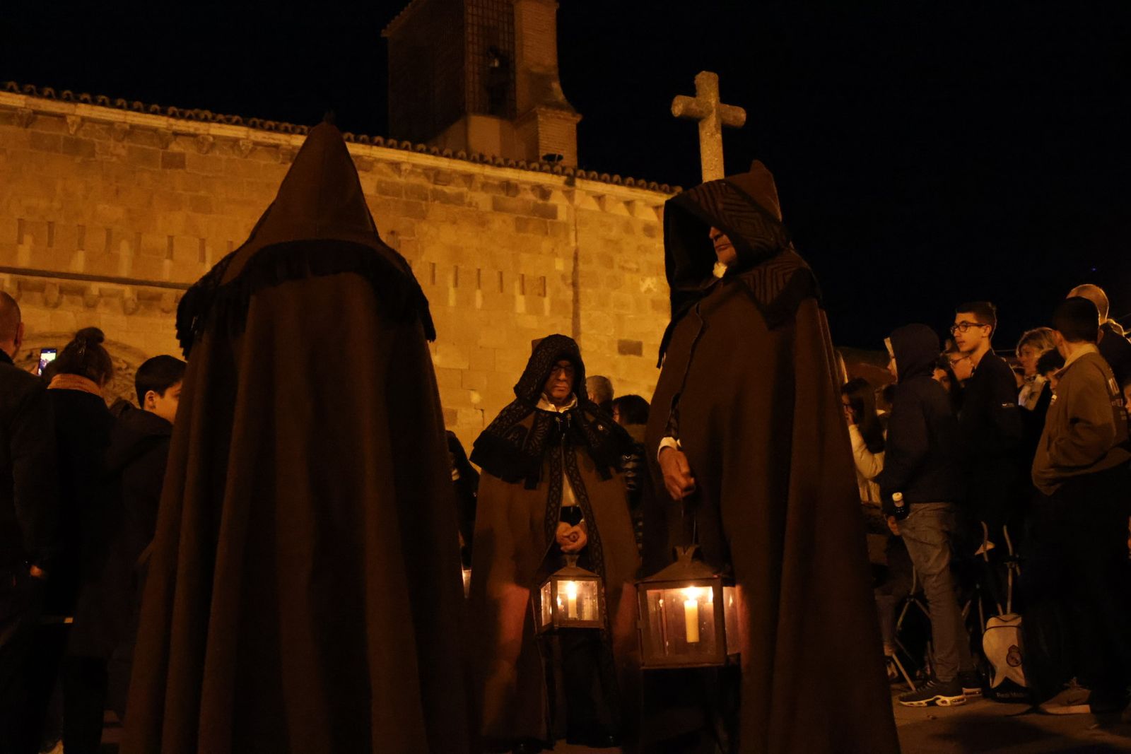 GALERÍA | Revive en imágenes la procesión de las Capas Pardas