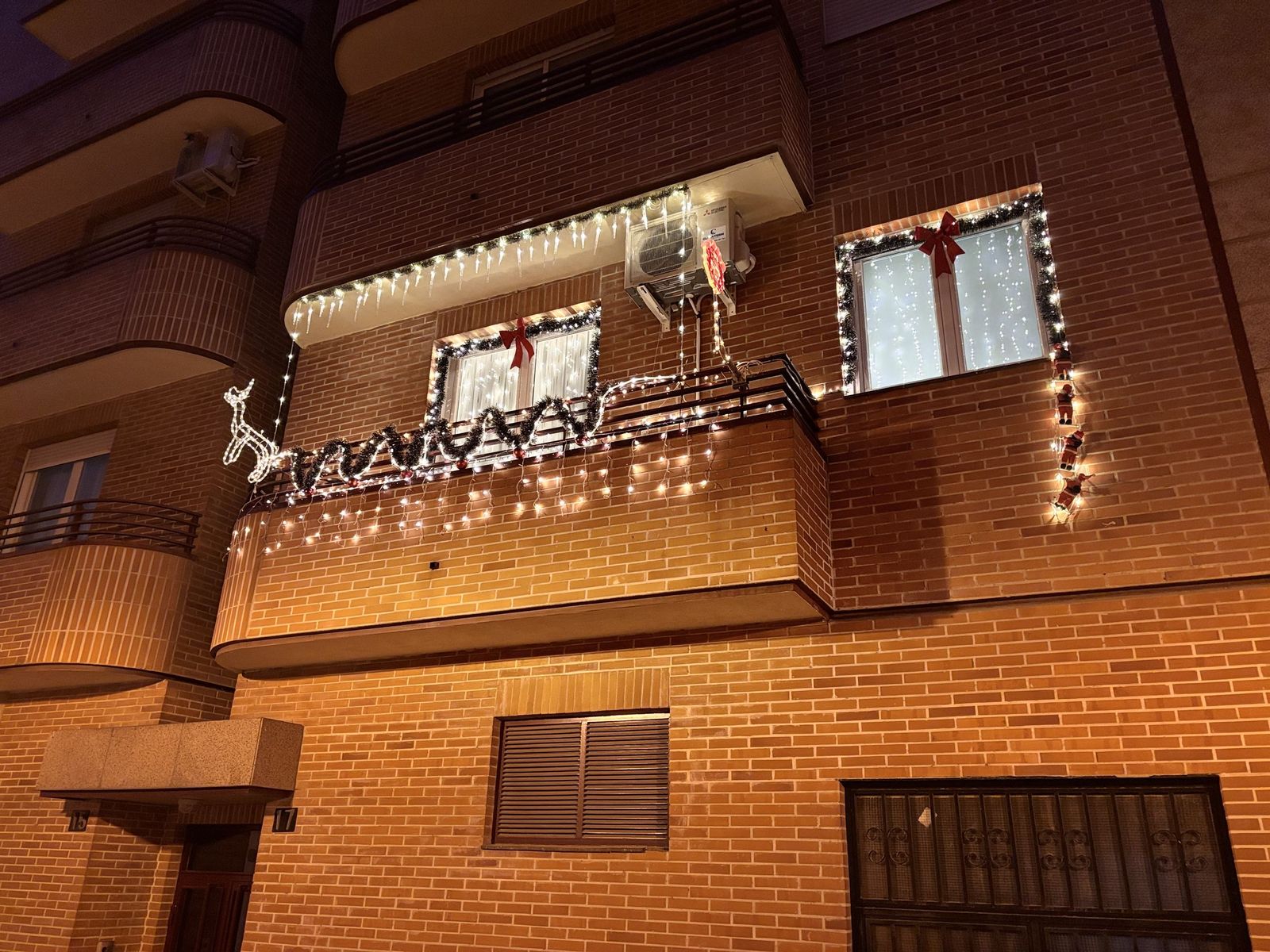 J.L.F.F. - Decoración navideña situada en una casa de la calle Nueva Zelana (1).jpeg