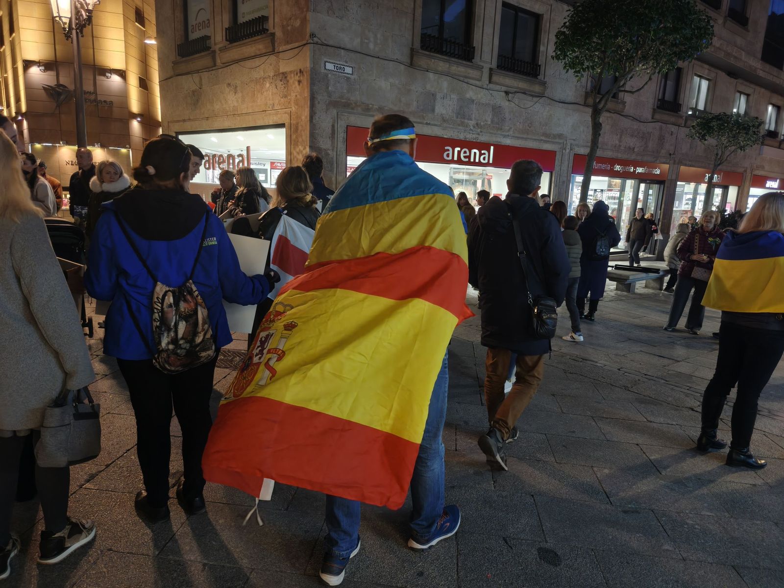 La Asociación de Ucranianos de Salamanca recorre la calles de la capital