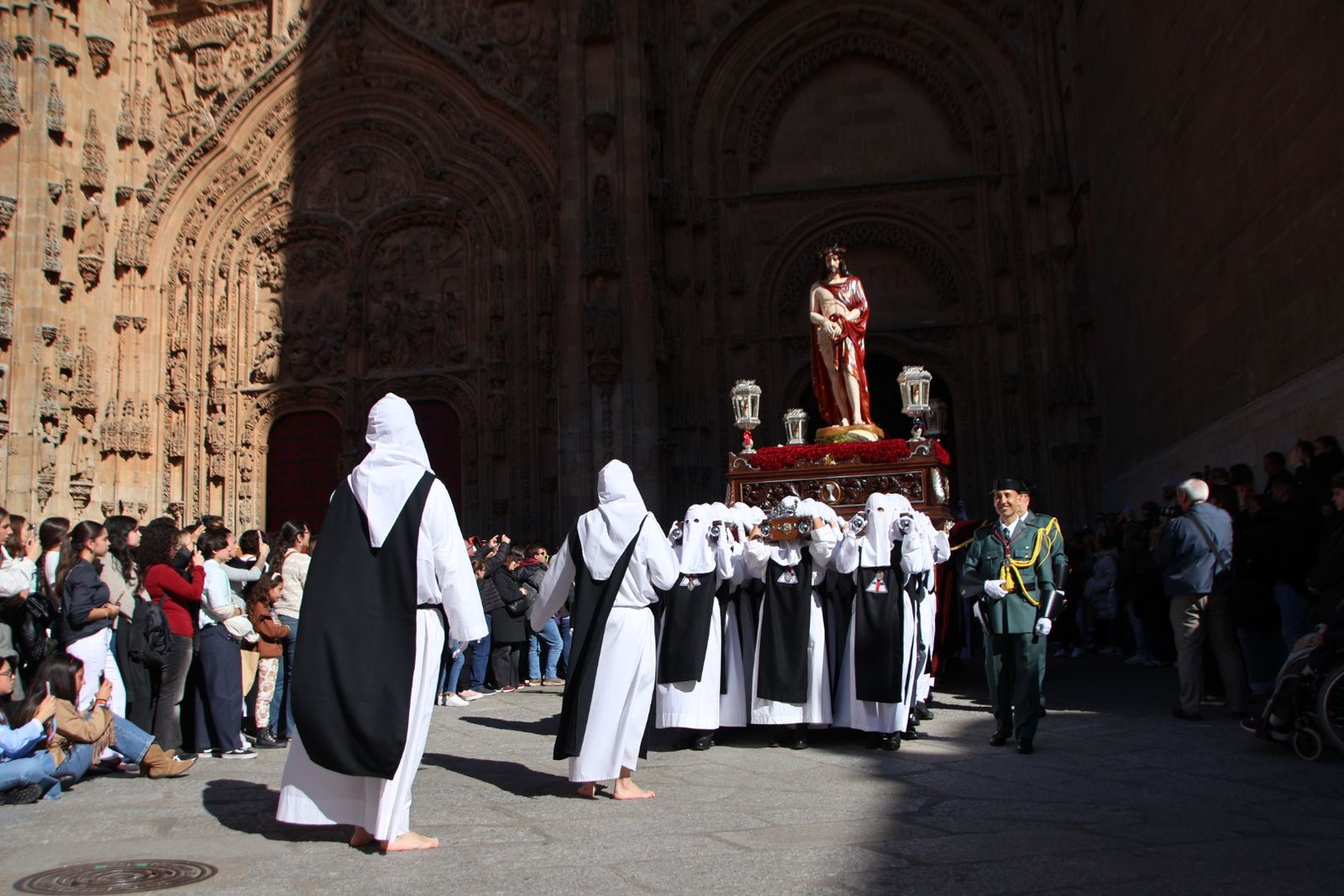 Salida de Nuestro Padre Jesús del Vía Crucis de la Catedral Nueva de Salamanca