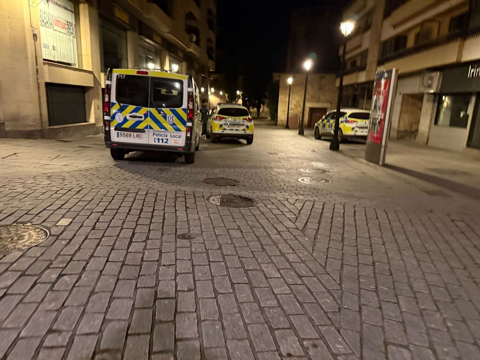 Policía Local de Salamanca en una intervención en la calle Bordadores (3)