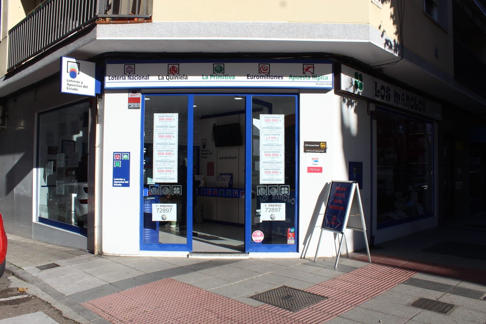 el-quinto-premio-86-007-toca-en-la-administracion-los-manolos-en-el-paseo-del-rollo-foto-carlos-h-5