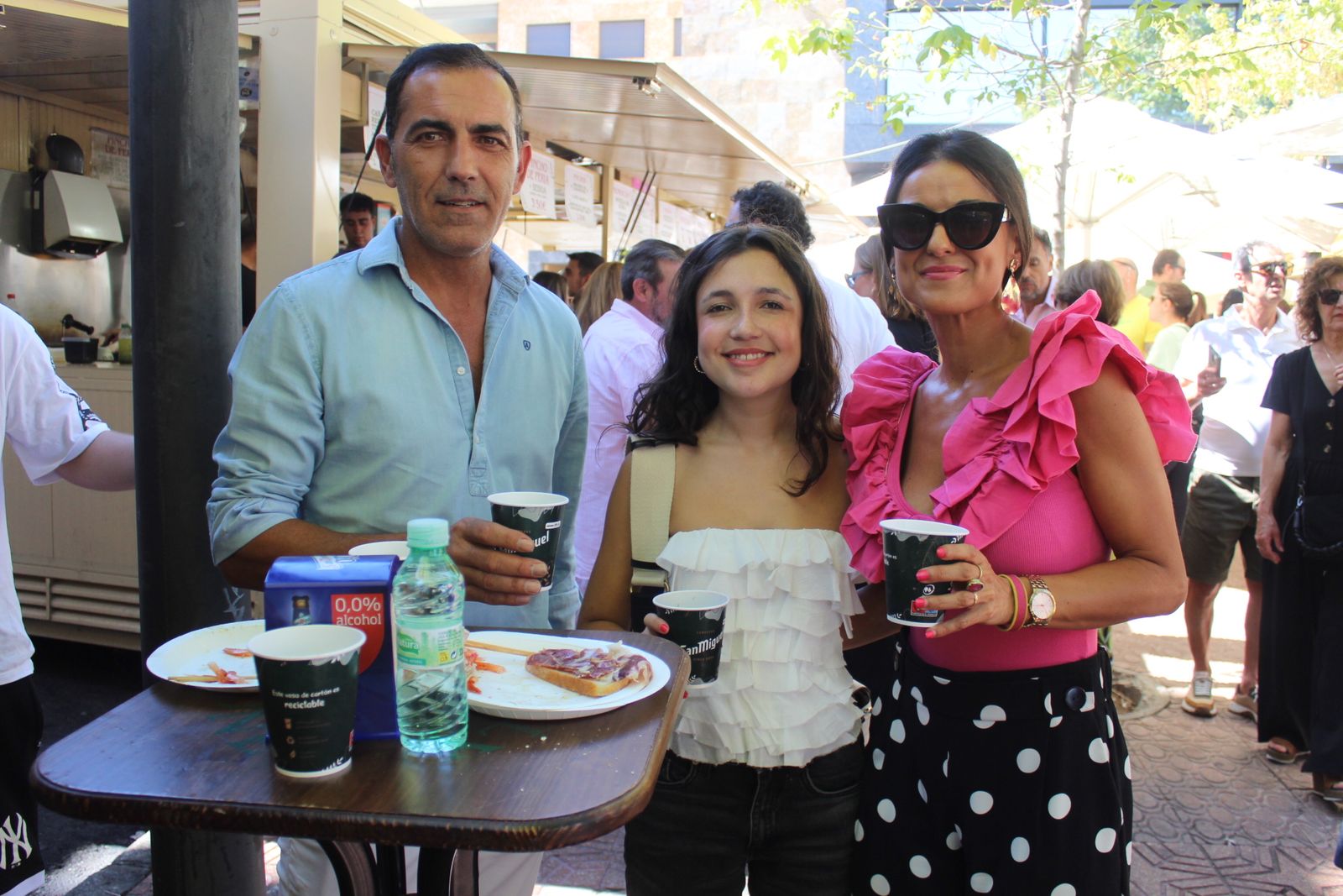 Ambiente en la Feria de Día en el mediodía de este domingo