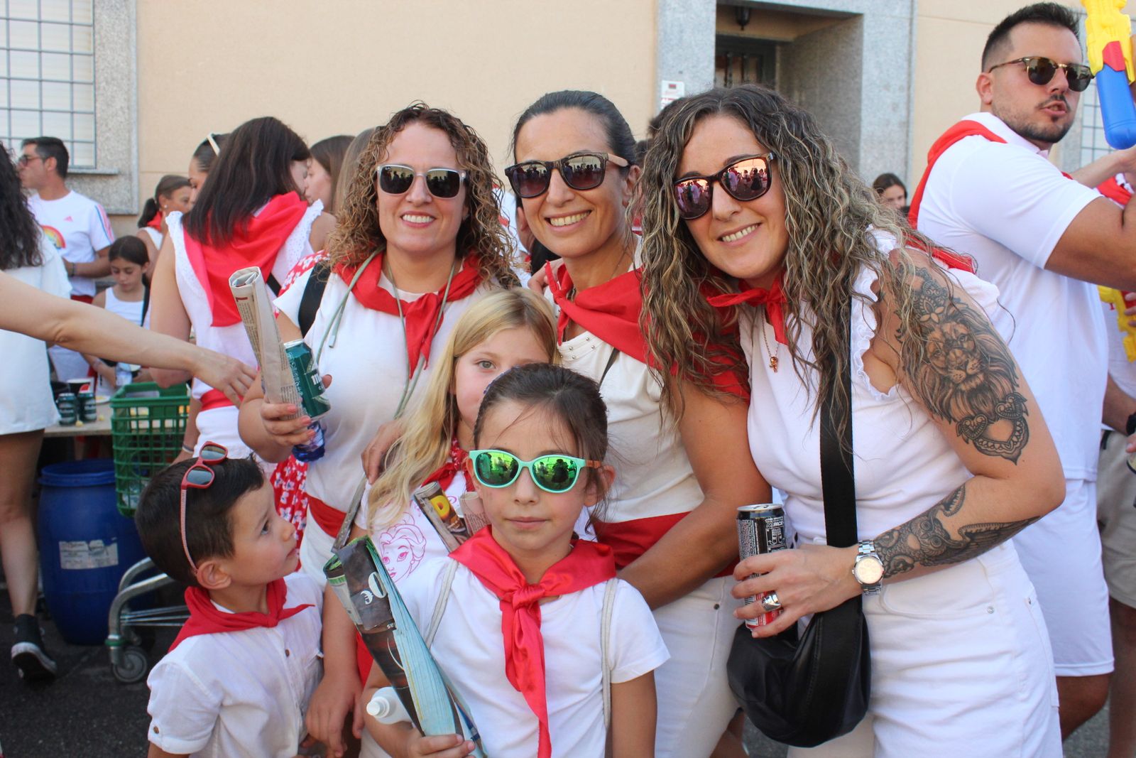 Castellanos de Moriscos. Paseo de peñas con la temática “Viva San Fermín”