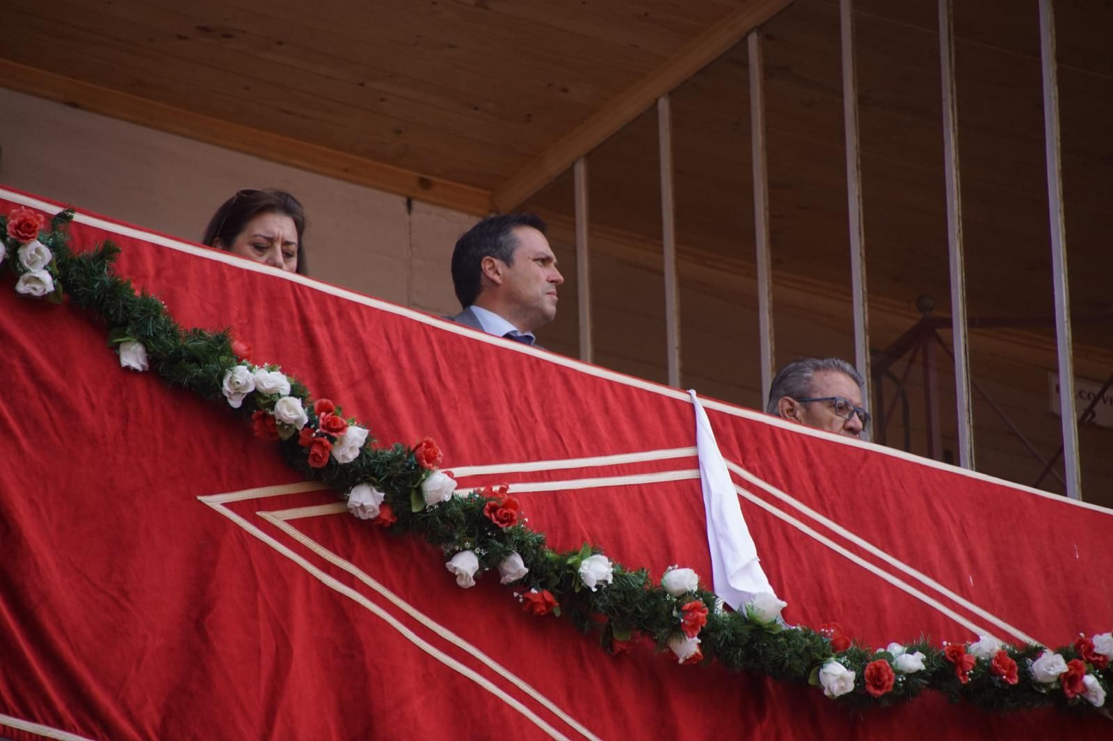 Expectación por ver los caballos de rejoneo en La Glorieta: imágenes del ambiente en los tendidos y en el patio de cuadrillas