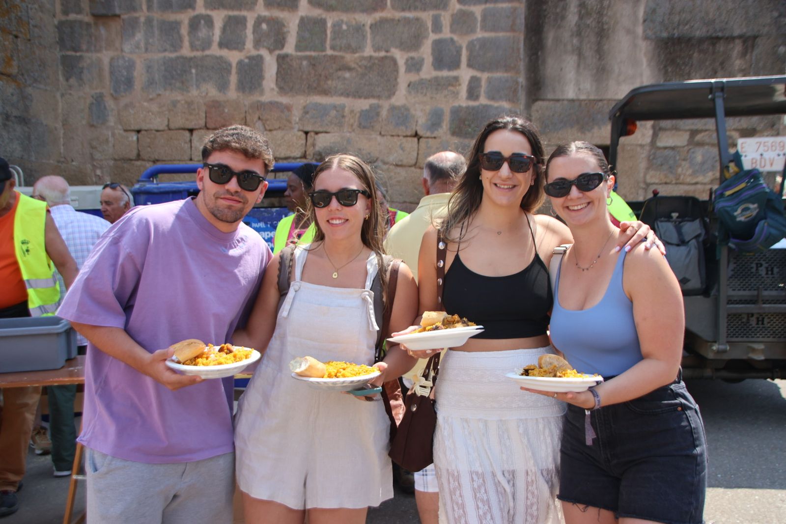 Masueco paella popular en la plaza