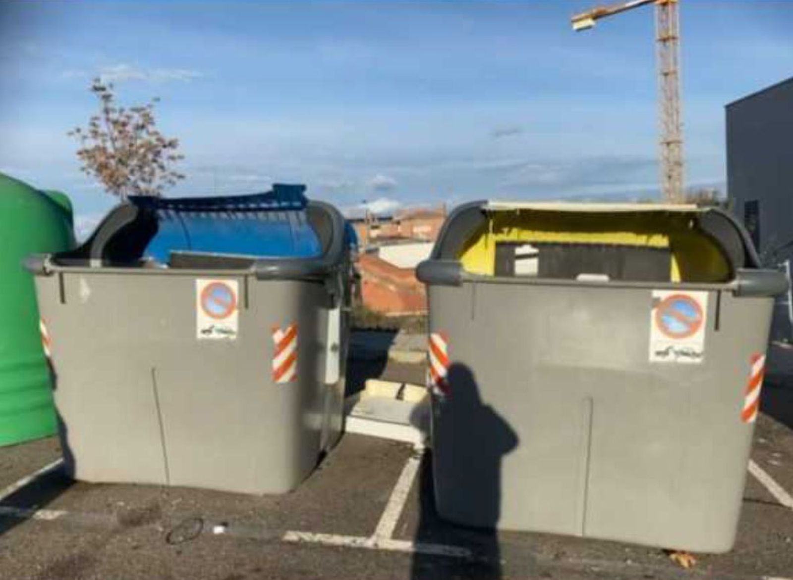 Contenedores en mal estado en el Alto de los Curas