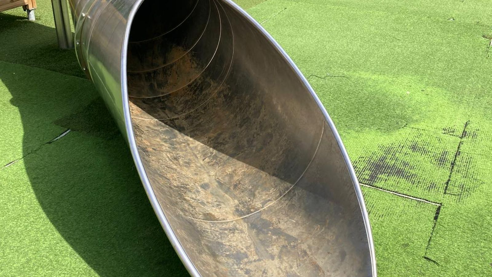 Los niños no pueden jugar: el parque de la Concordia, lleno de basura