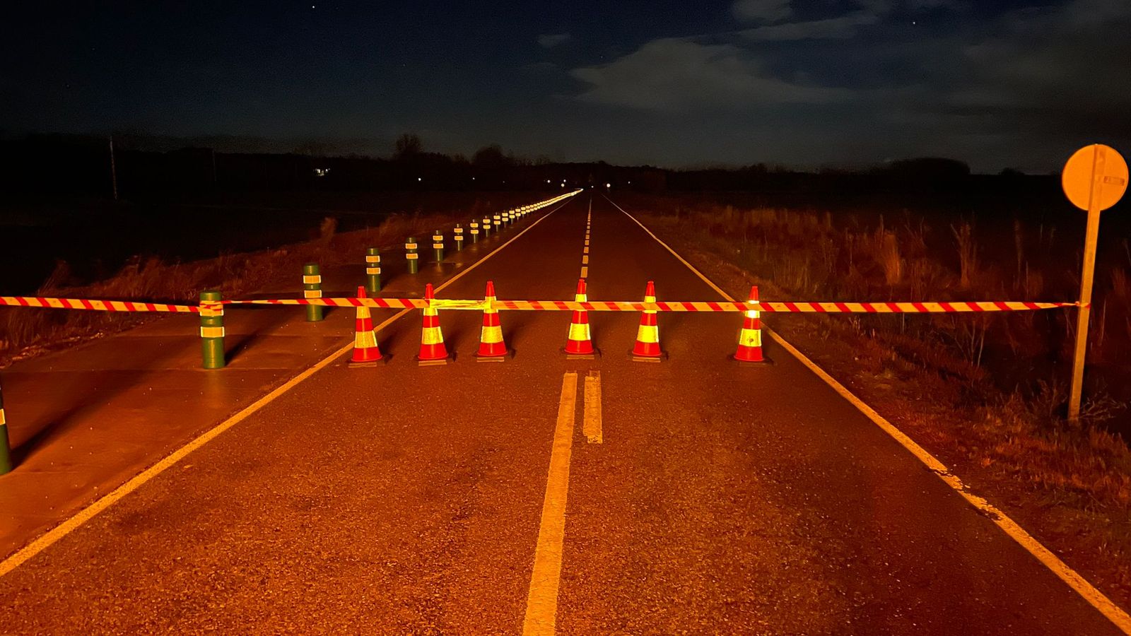 GALERÍA | El río Castrón se desborda y obliga a cortar dos carreteras en Zamora