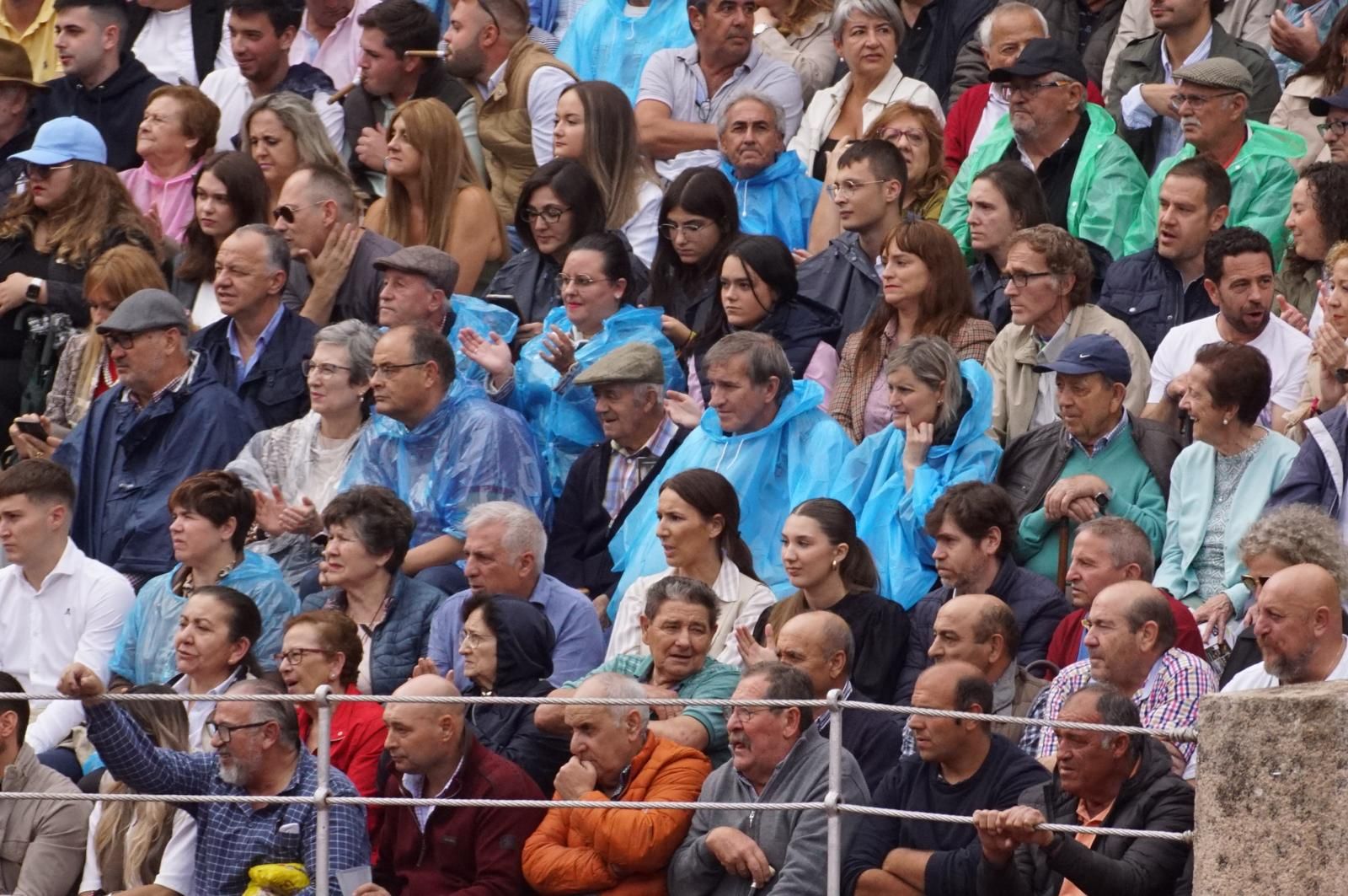 resumen-fotografico-del-ambiente-en-los-tendidos-de-la-glorieta-durante-la-corrida-de-garcigrande-20-de-septiembre-de-2024-foto-juanes-70