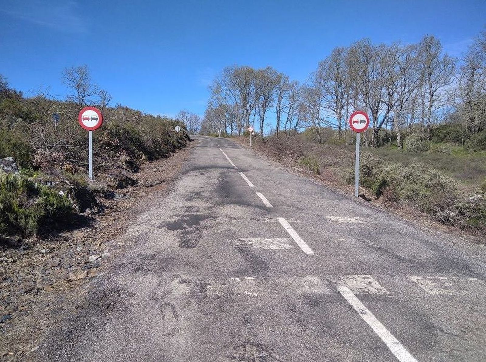 Carretera Pedroso Carballeda a Linarejos