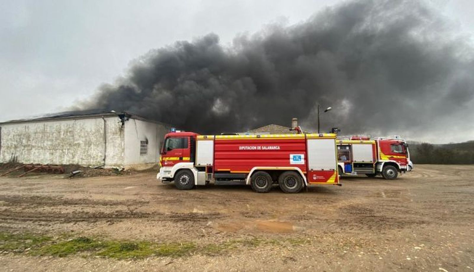Incendio en una nave de San Pedro del Valle (4)