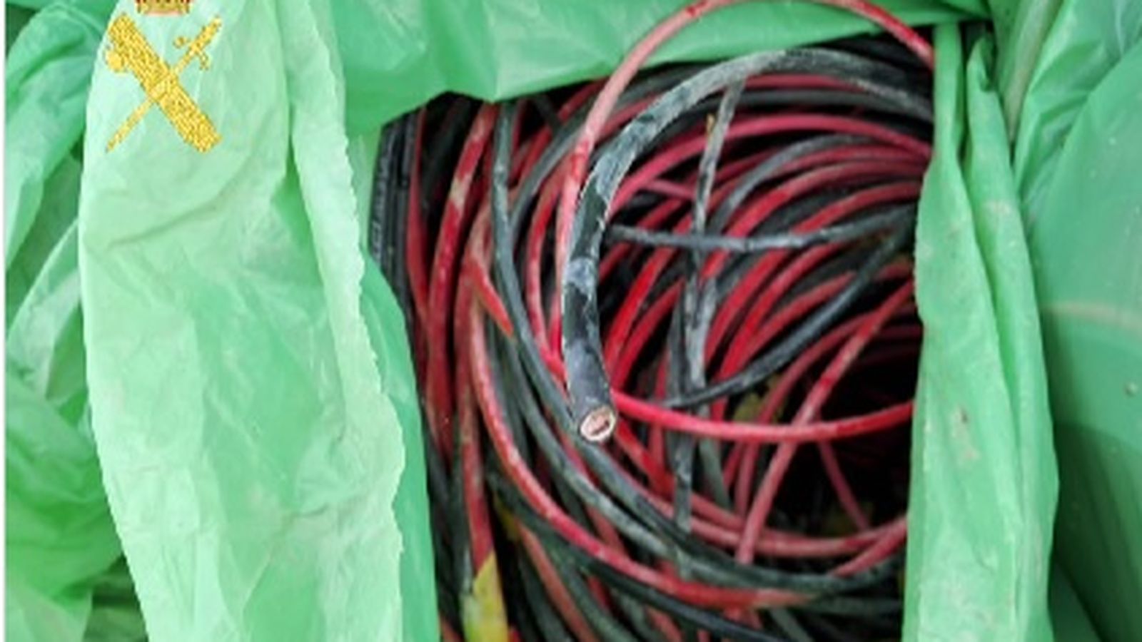 Cable robado e interceptado en un vehículo en Vitigudino