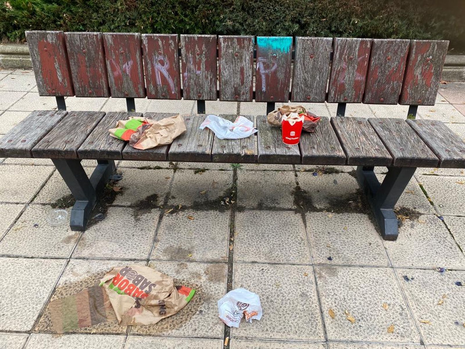 Tercera Edad en Acción denuncia la suciedad en el barrio de Las Viñas