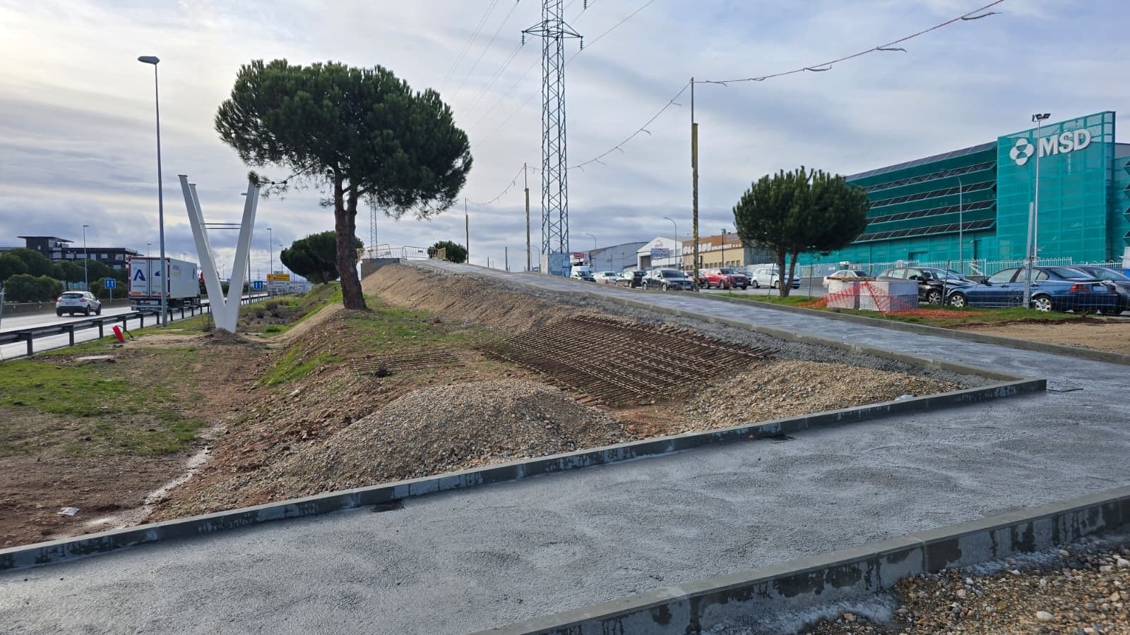 Pasarela peatonal en Carbajosa sobre la Ronda Sur  (3).jpg
