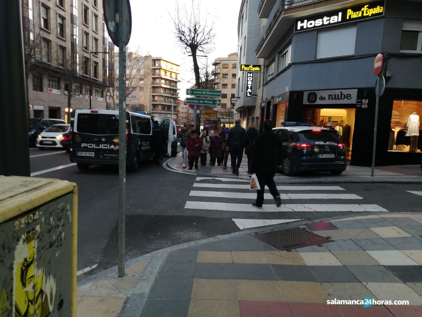 Foto de archivo policía nacional en maría auxiliadora