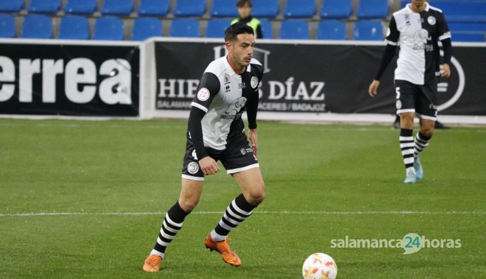 Ramiro, ante el San Fernando | FOTO SALAMANCA24HORAS.COM