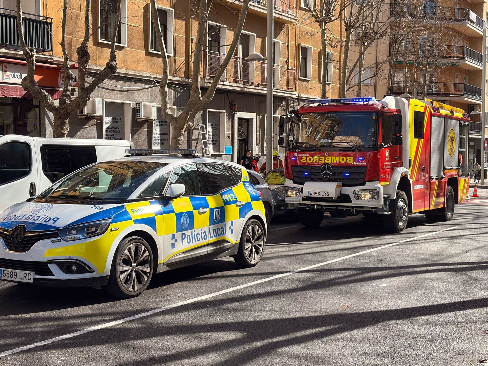 Bomberos en la avenida de Portugal
