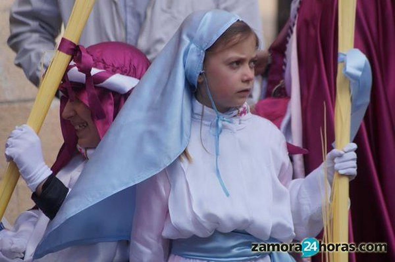 Los menores de doce años podrán desfilar el Domingo de Ramos con la túnica de la Borriquita