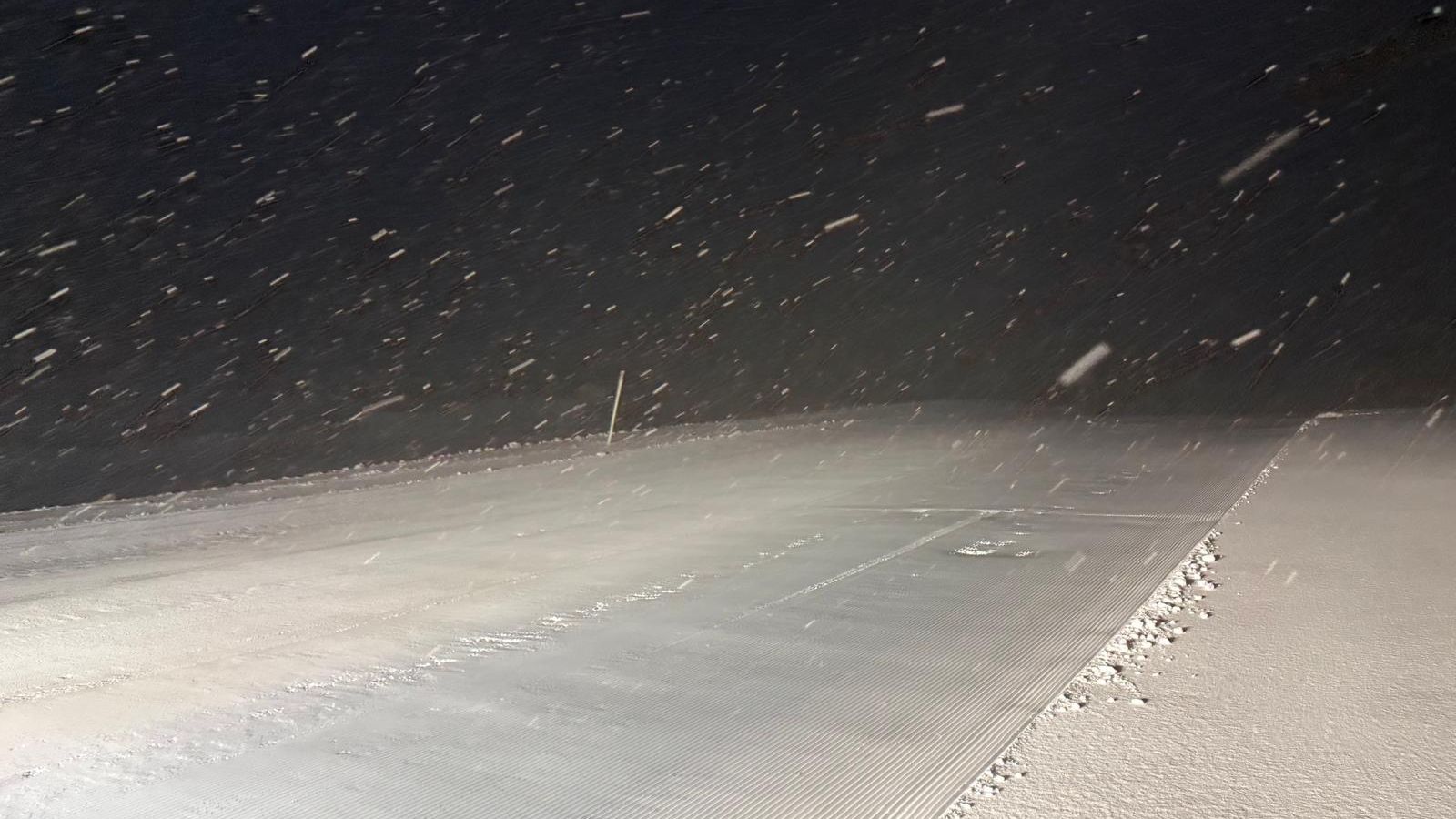 La estación de esquí de La Covatilla, cerrada por la acumulación de nieve en la DSA-180