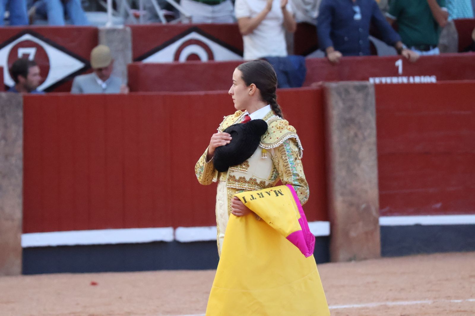 La Glorieta revive el aroma de la feria taurina con el primer festejo: Lea Vicens, Raquel Martín y Olga Casado