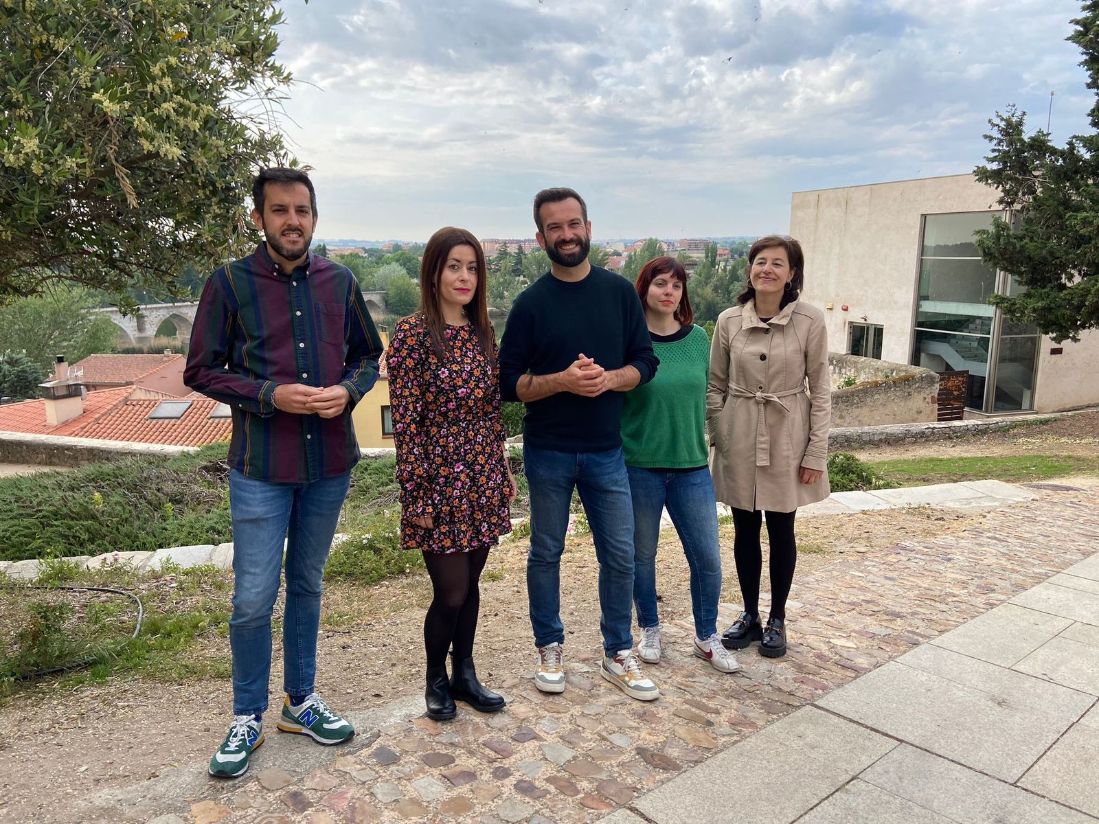David Gago y su equipo frente al Centro de Interpretación de Ciudades Medievales