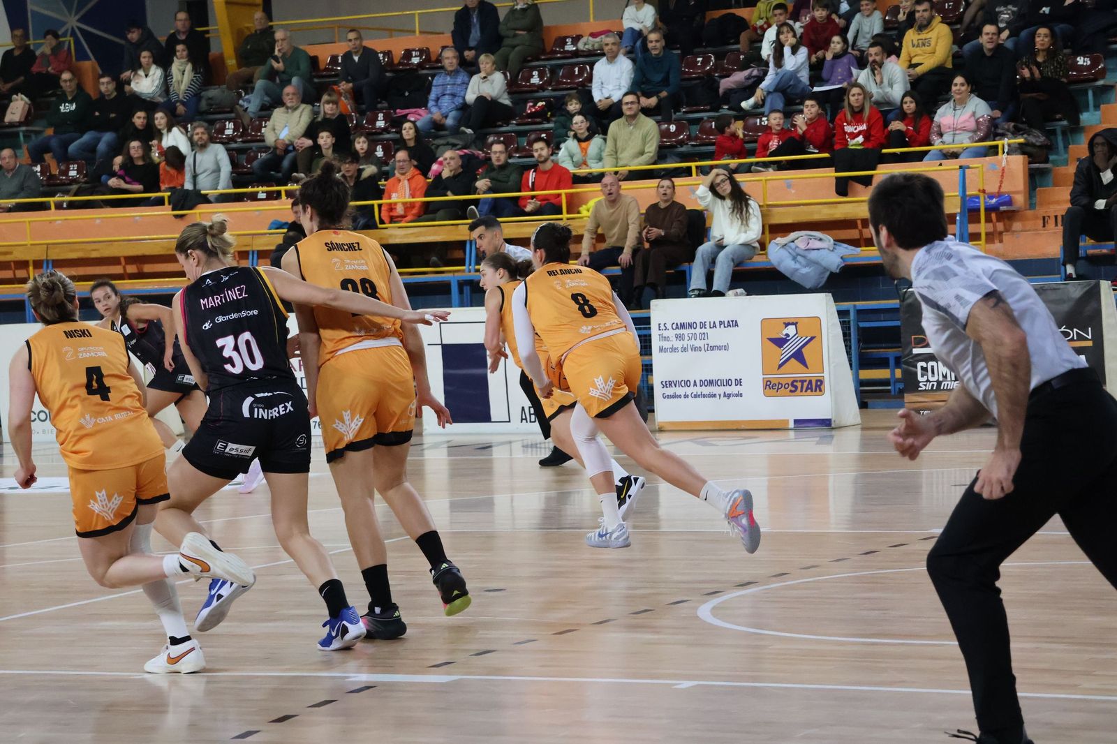 Partido entre CD Zamarat y Cajasol Baloncesto Sevilla