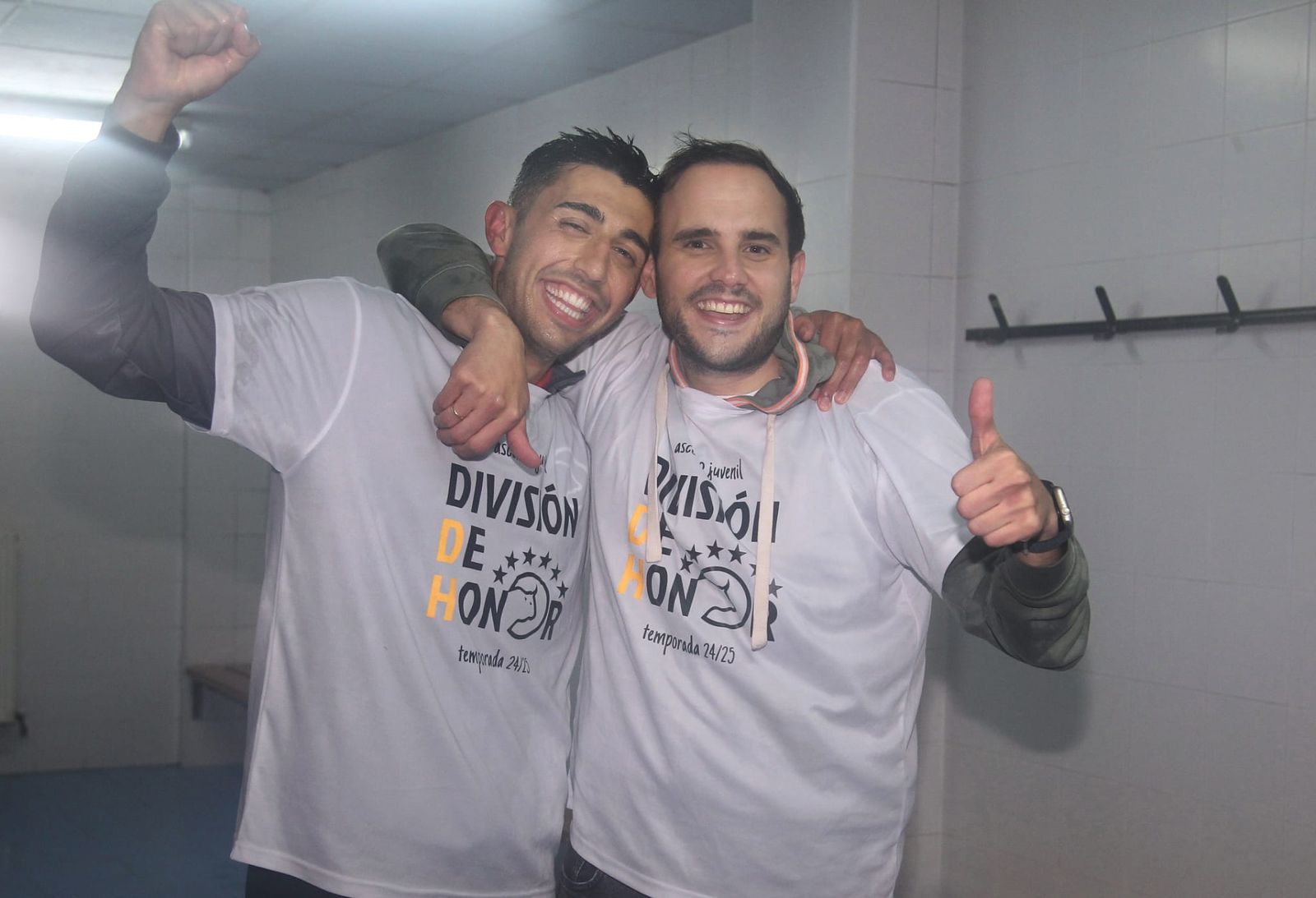 Juan García y Raúl Fuentes celebran el ascenso de Unionistas a División de Honor | FOTO SALAMANCA24HORAS.COM