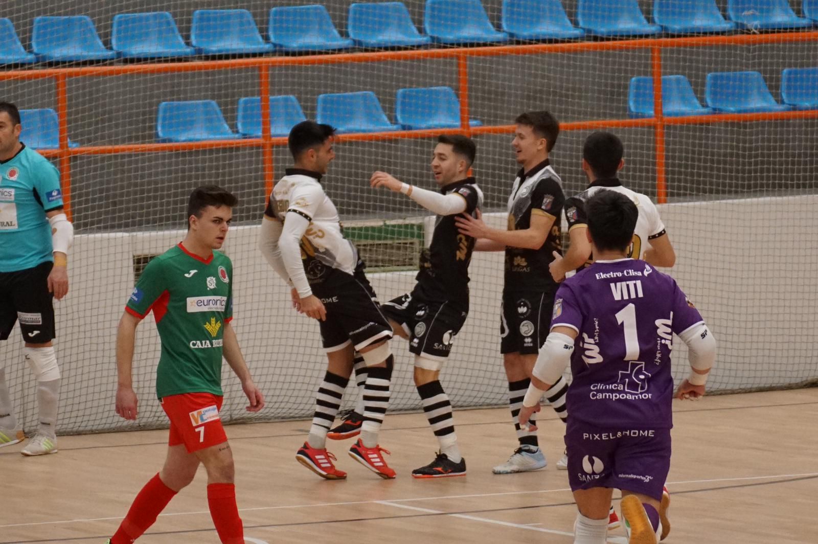 Los jugadores de Unionistas FS celebran un gol ante Intersala Zamora / FOTO SALAMANCA24HORAS.COM