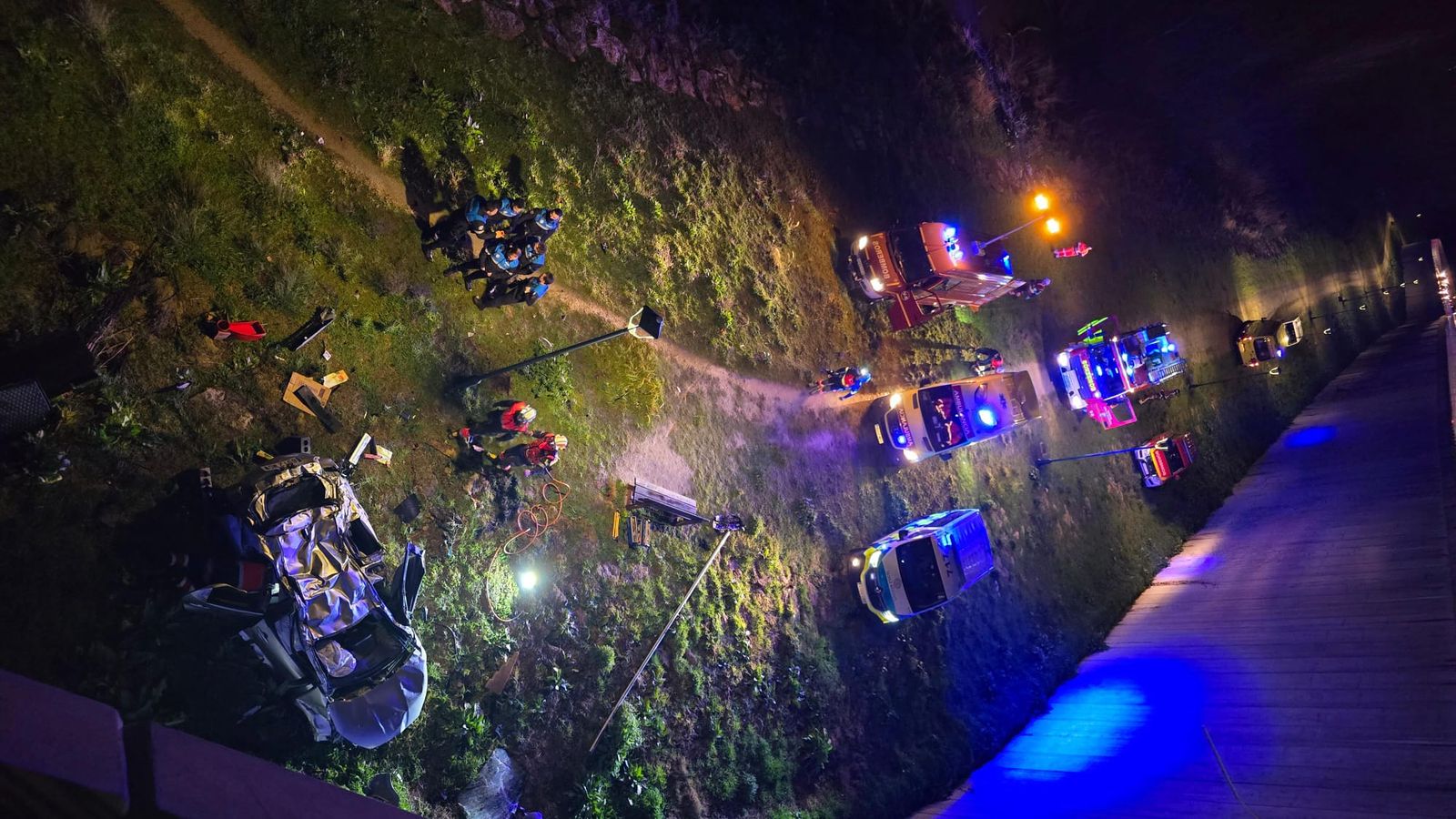 Un vehículo cae por el terraplén del río a la altura del hospital de Salamanca
