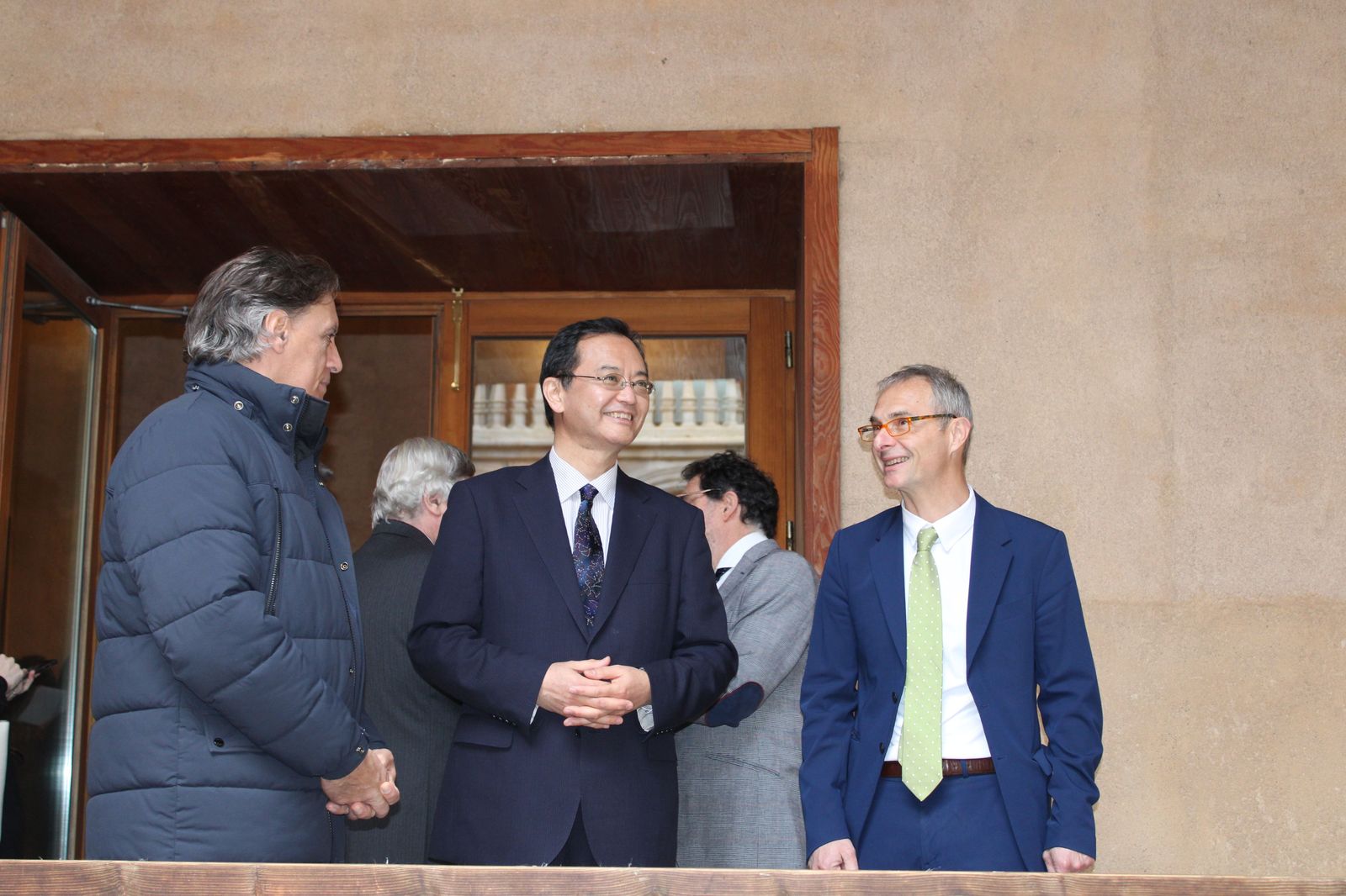 El embajador de Japón, Nakamae Takahiro, el alcalde Carlos García Carbayo y el rector de la USAL. Fotos S24H (3)