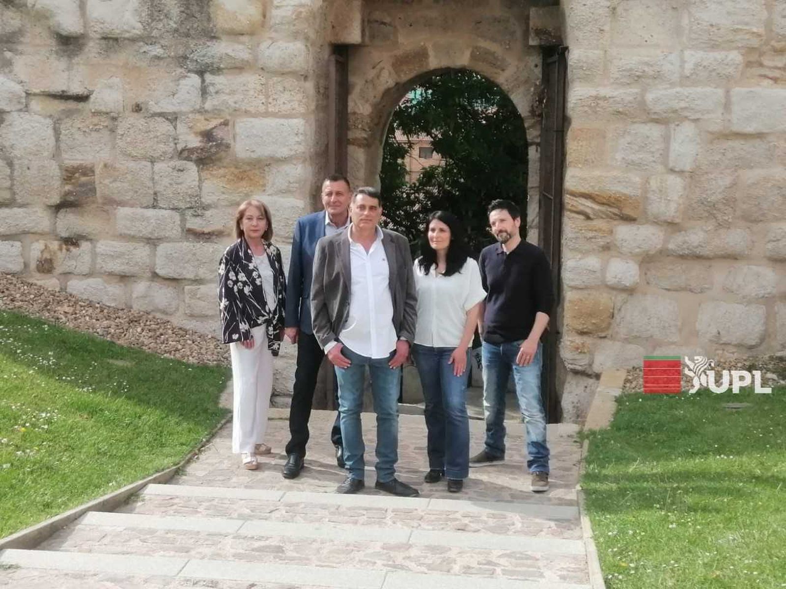 Imagen del candidato a la alcaldía por UPL, Manuel Herrero, junto a su equipo