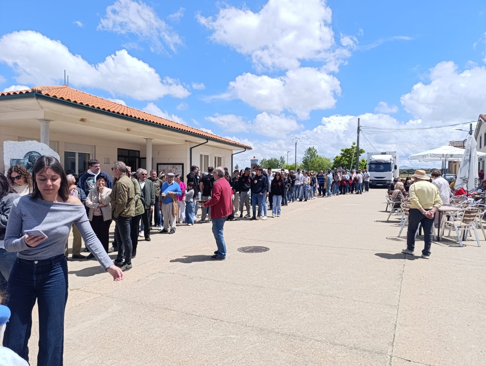 Cabrillas pone el broche a sus fiestas con una gran comida popular