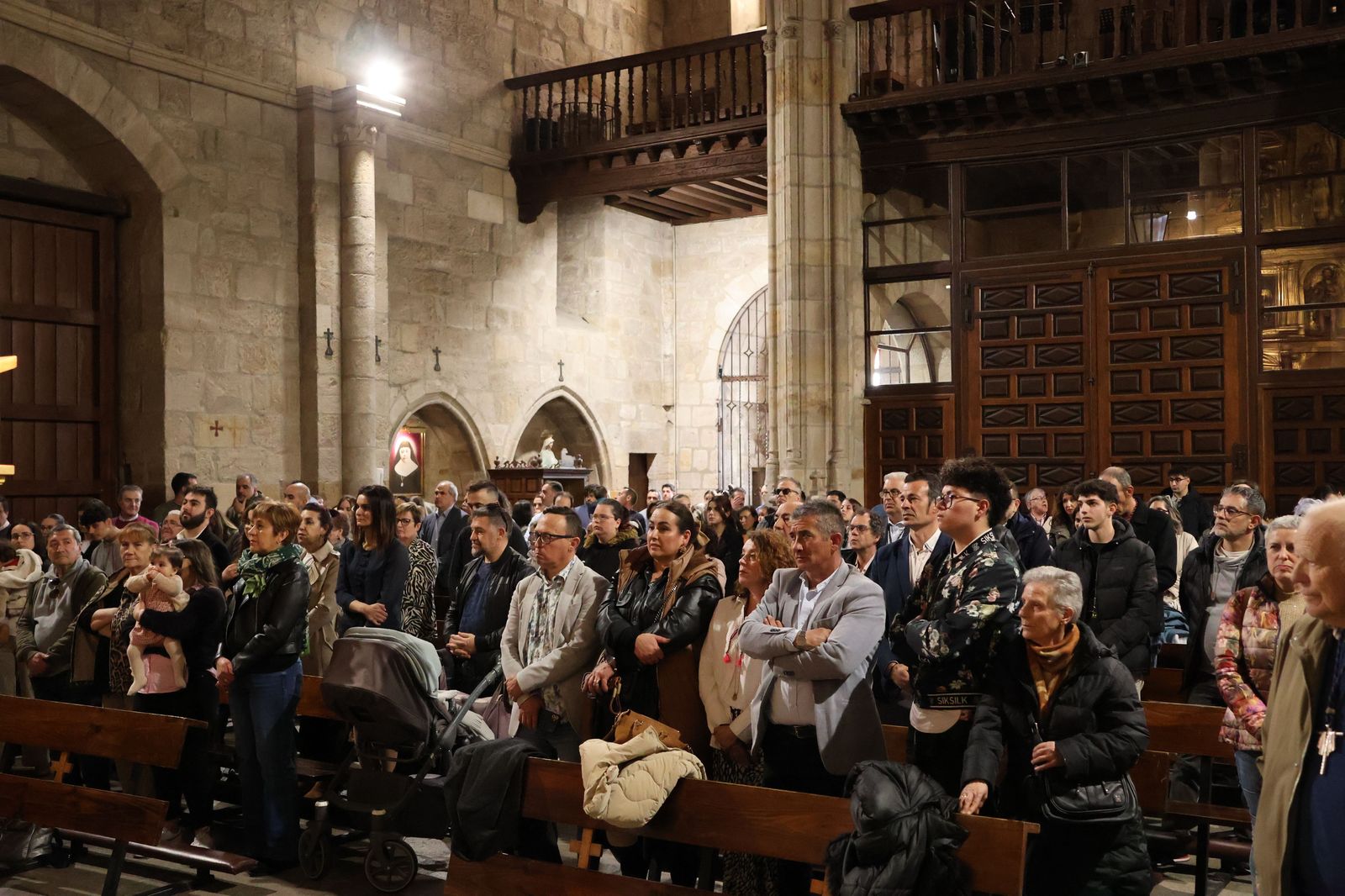 entrada-de-nuevos-hermanos-de-la-vera-cruz-6