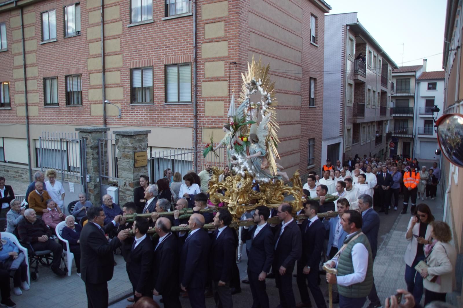 Procesión de Santa Teresa en Alba 2025 (59).jpeg