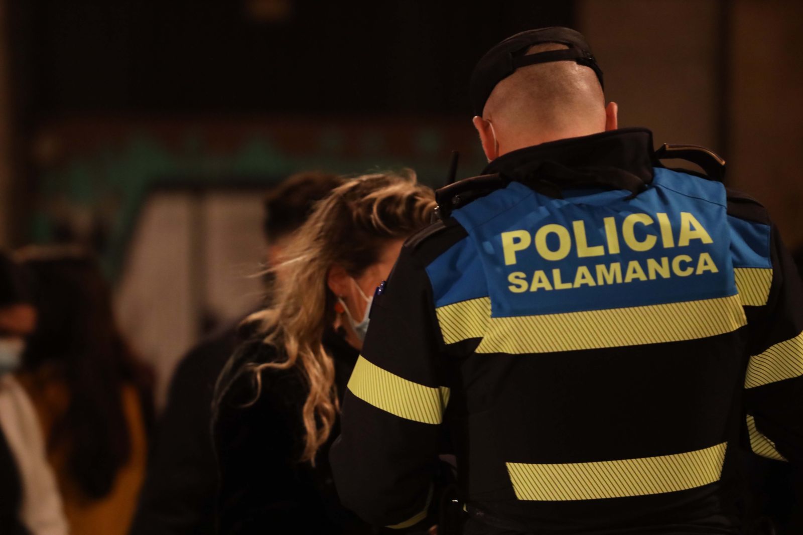 Reportaje con la Policía Local en el turno de tarde para comprobar terrazas y mascarillas.