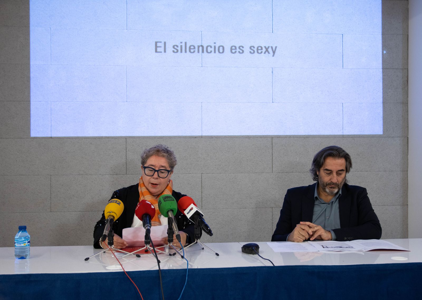 La vicerrectora de Cultura, Matilde Olarte, y el director del Servicio de Actividades Culturales, Javier Panera durante la presentación de la programación cultural