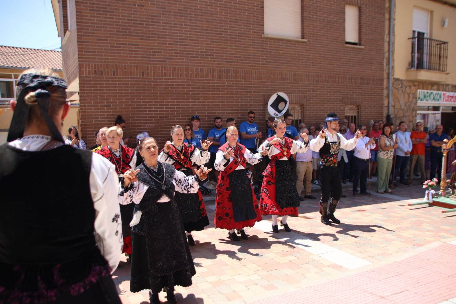 Castellanos de Villiquera Misa y procesión