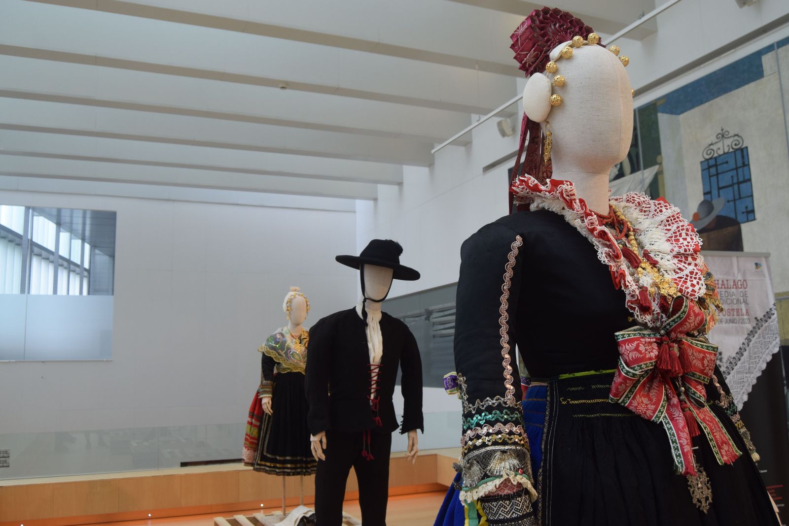 exposicion-de-trajes-regionales-grande-halago-6